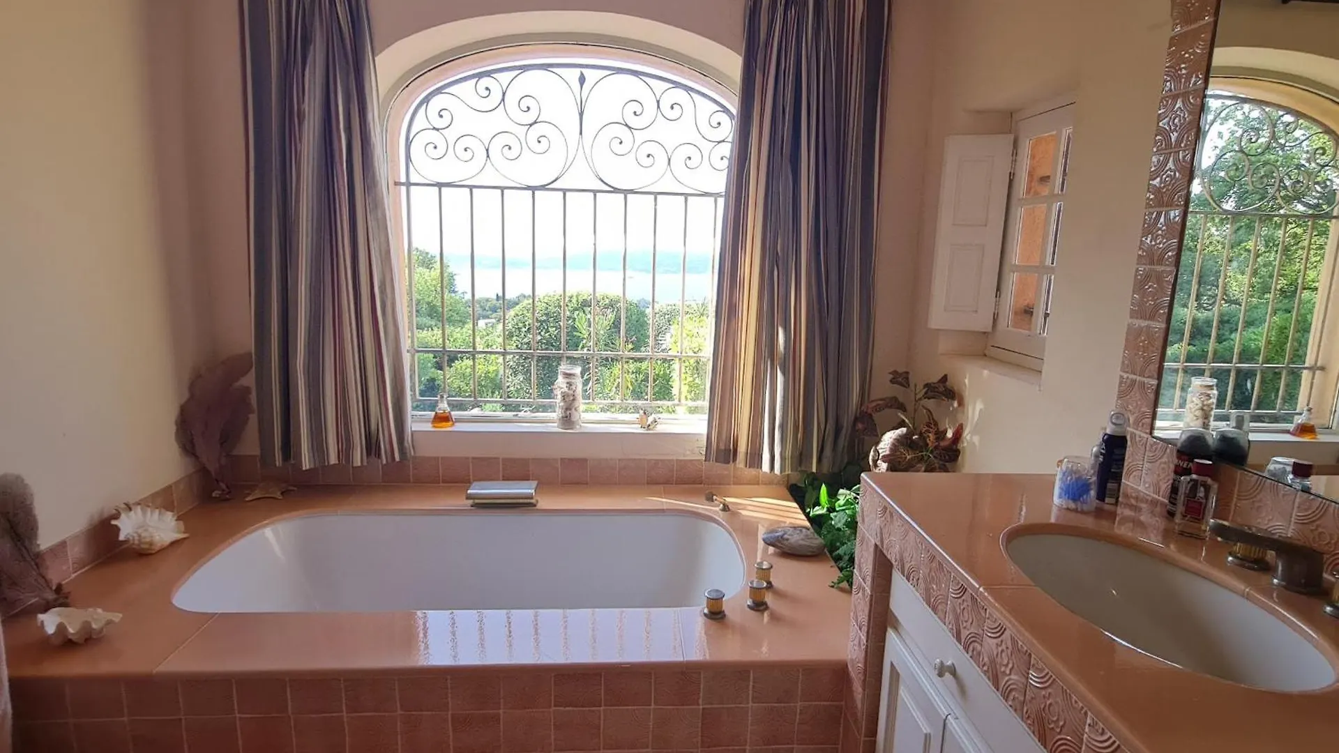 Villa 6 Pieces Climatisee Avec Piscine Privee A Grimaud - Fr-1-780-10 France