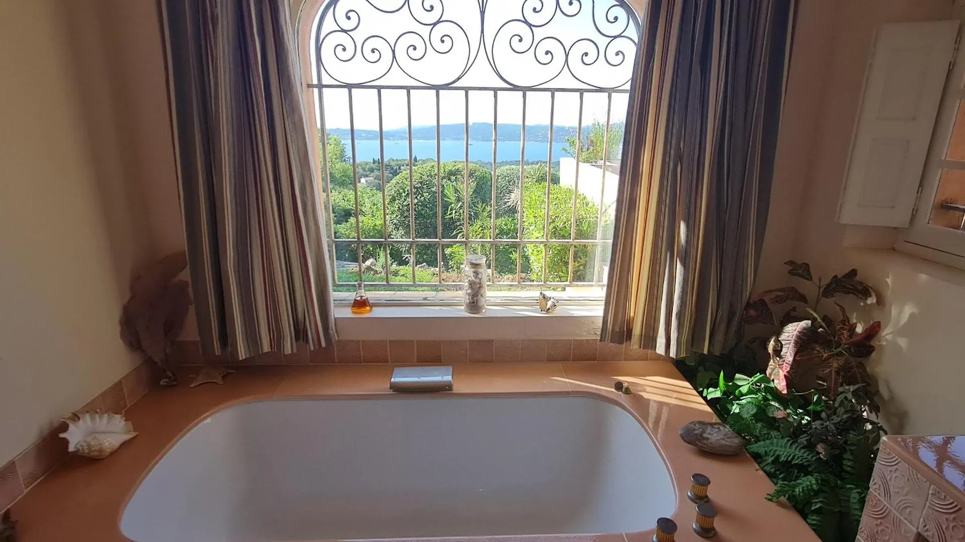 Villa 6 Pieces Climatisee Avec Piscine Privee A Grimaud - Fr-1-780-10